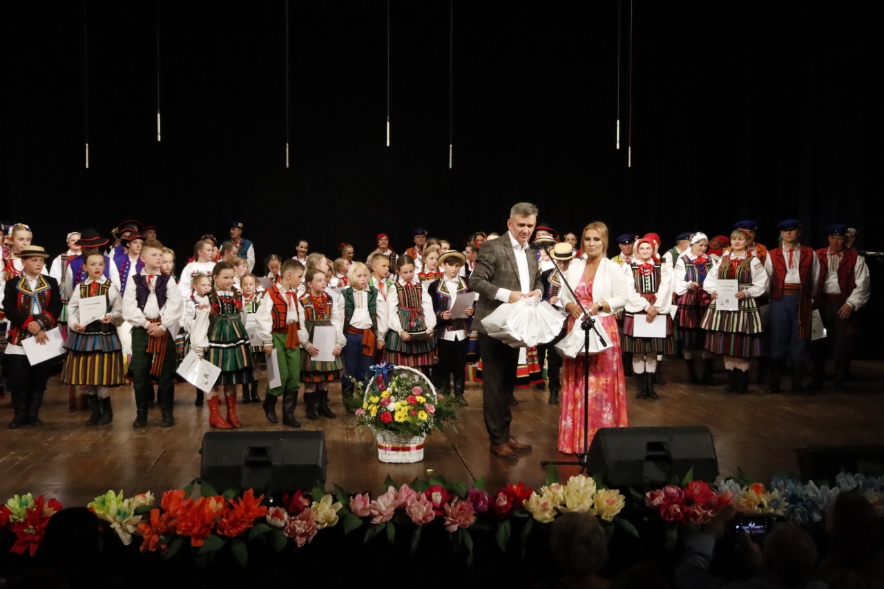 Moment wręczania upominków