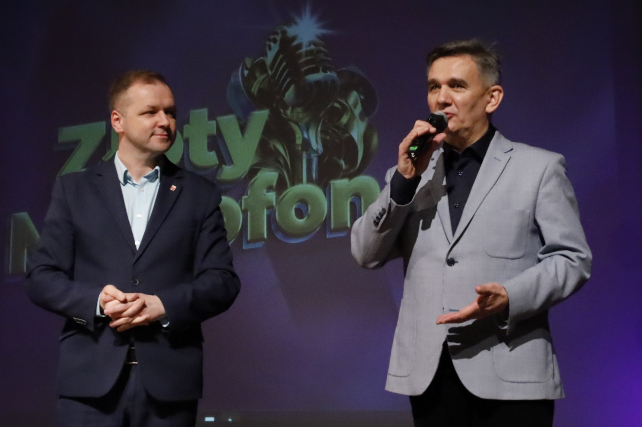 Tomasz Łuczkowski, zastępca burmistrza Opoczna i Zdzisław Miękus, dyrektor MDK, podczas oficjalnego otwarcia Festiwalu
