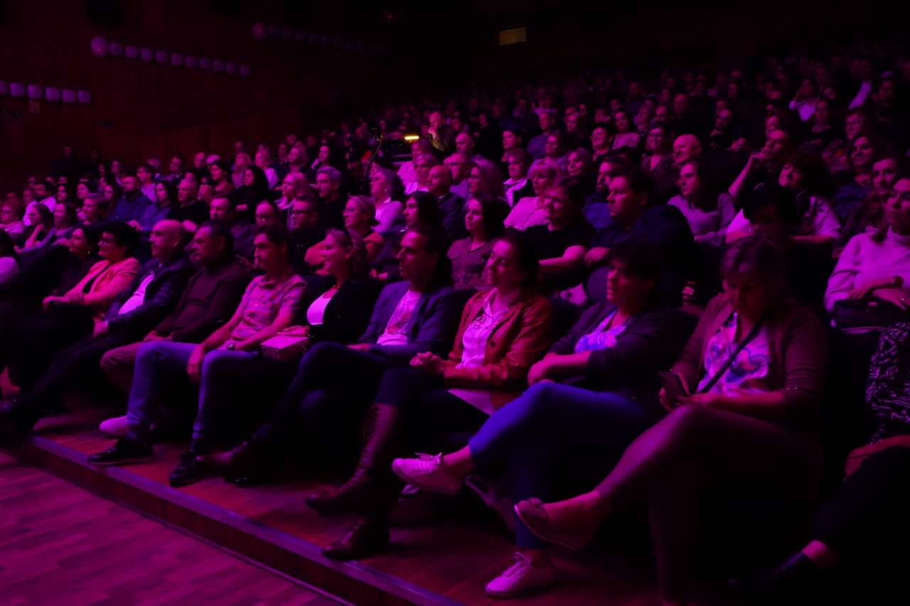 Sala Widowiskowa MDK wypełniła się do ostatniego miejsca.