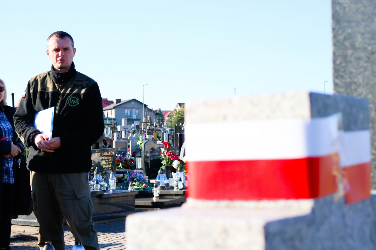 Zaduszkowy spacer po nekropolii