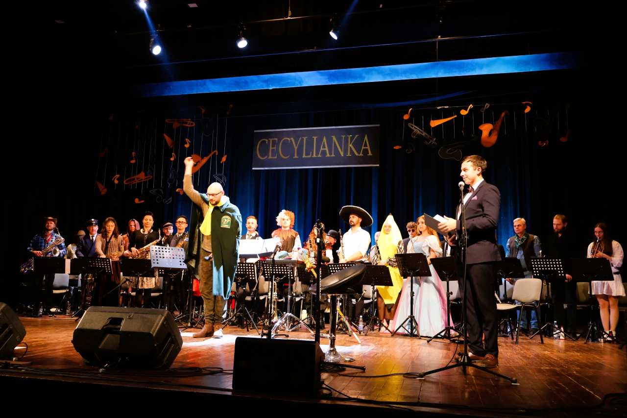 Orkiestra na scenie MDK