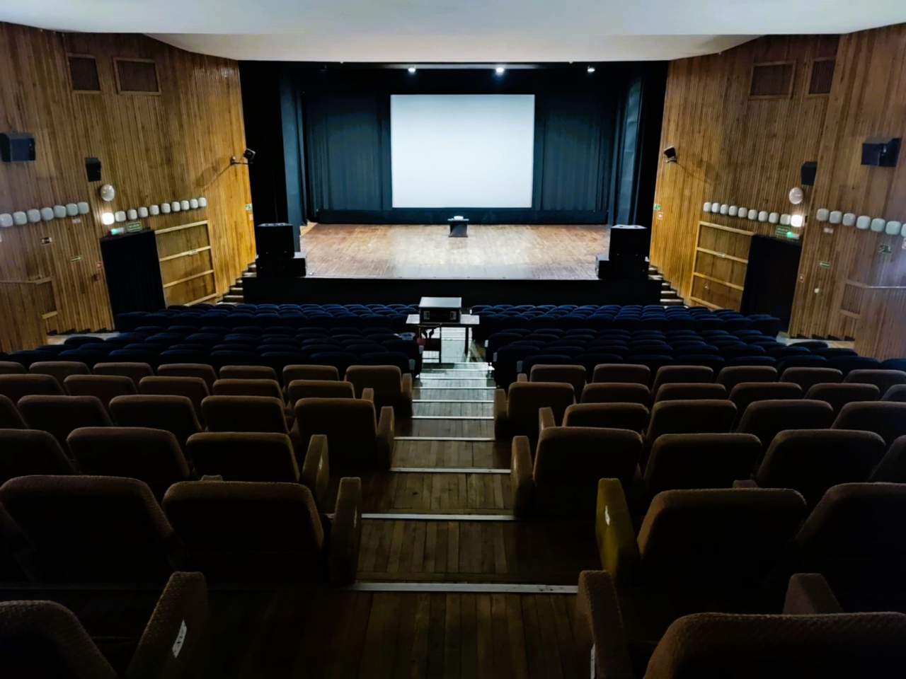 Kliknij, aby przeczytać artykuł Opoczyńska sala z duszą w filmowym kadrze – premiera MDK w ramach Europejskich Dni Dziedzictwa Opoczyńska sala z duszą w filmowym kadrze – premiera MDK w ramach Europejskich Dni Dziedzictwa