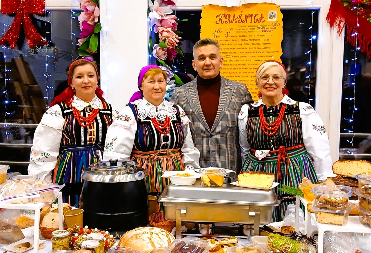 Opoczyńskie stoisko na Jarmarku Bożonarodzeniowym