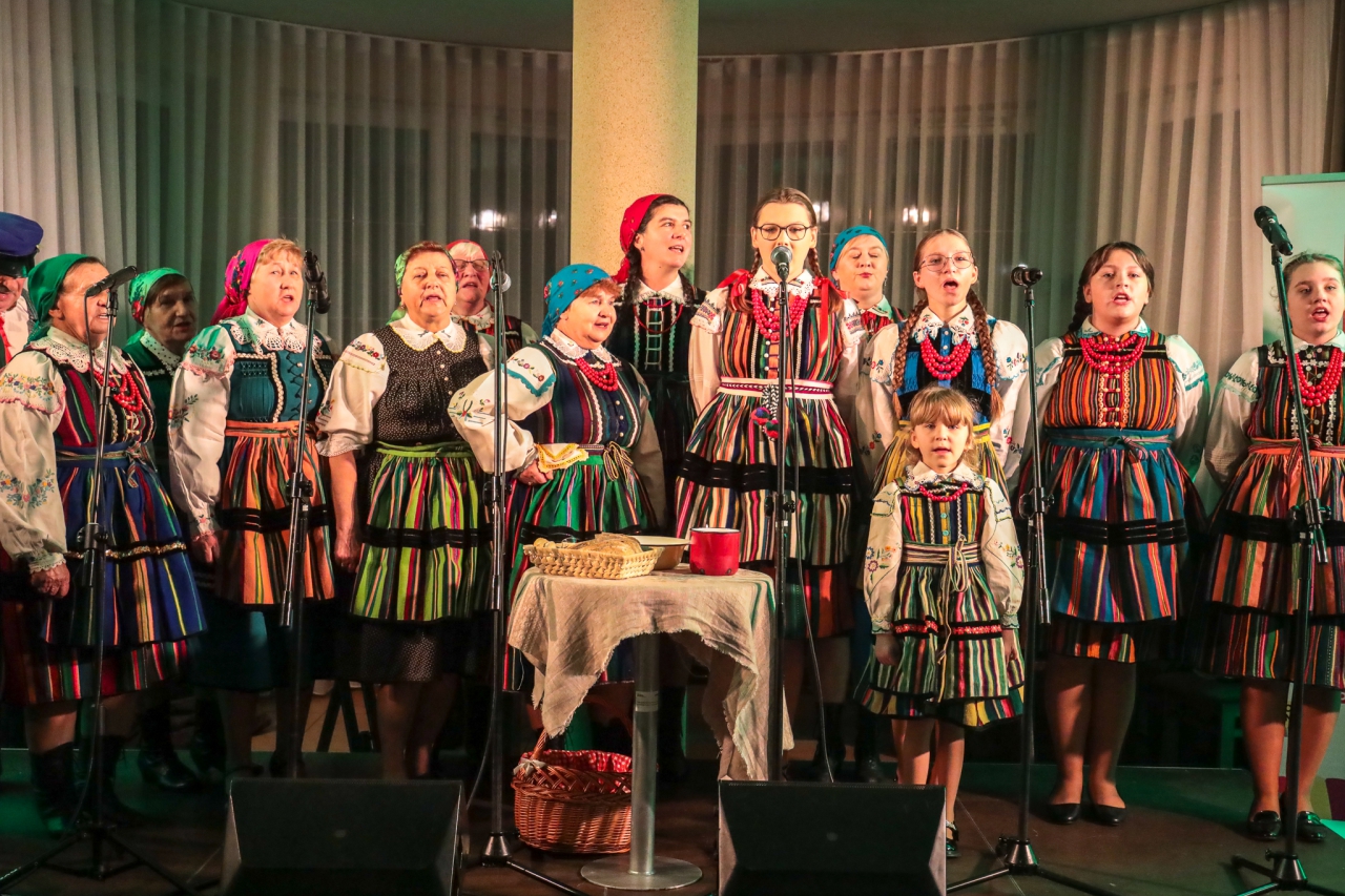 Opoczyńskie Nuty Opoczyńskie Nity podczas widowiska obrzędowego