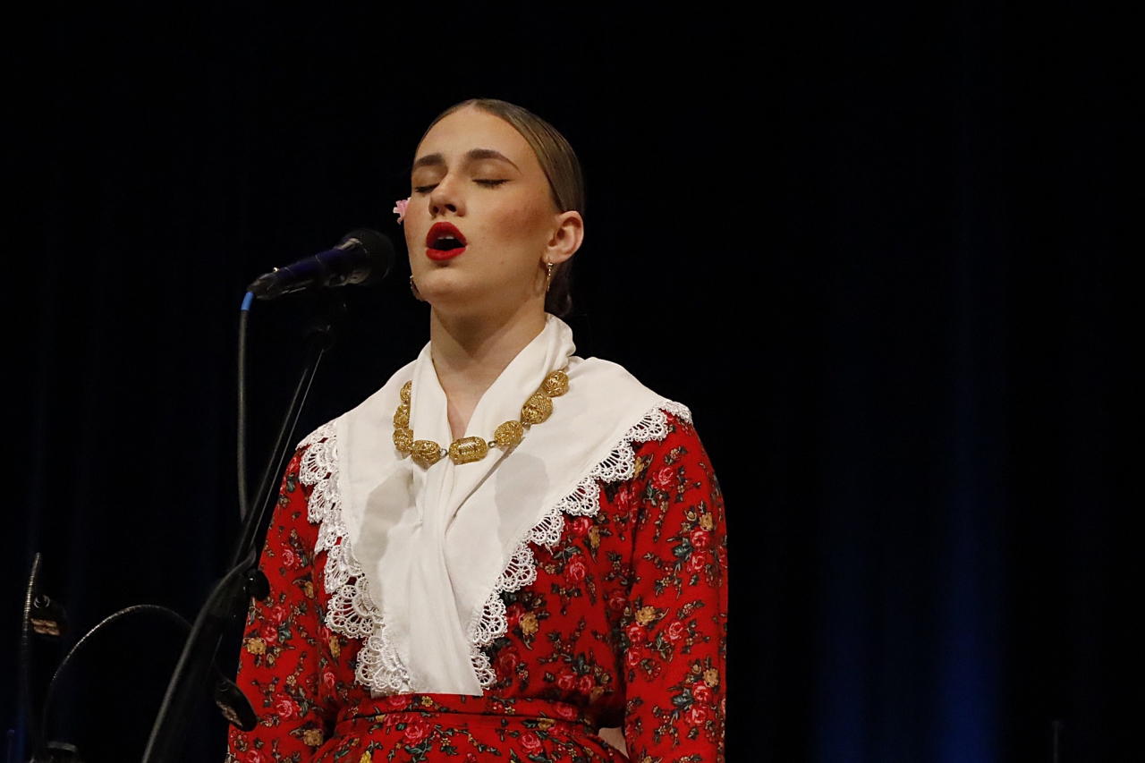 Artystka na scenie MDK