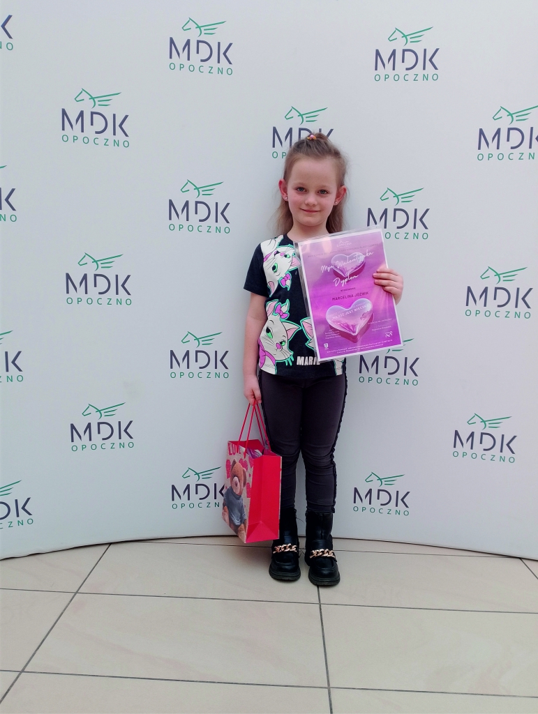 Kliknij, aby przeczytać artykuł Mała plastyczka z MDK z wyróżnieniem Mała plastyczka z MDK z wyróżnieniem