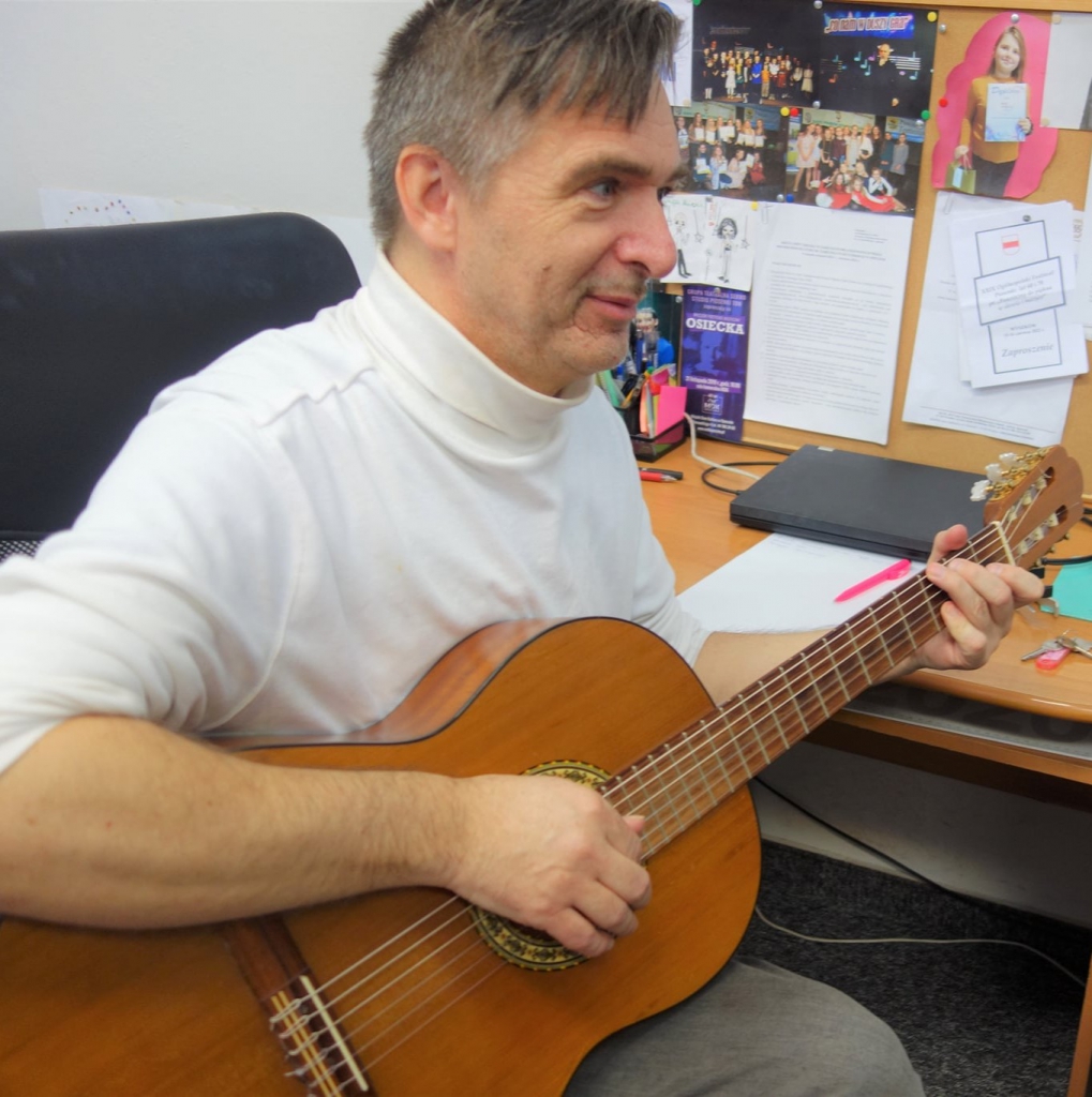 Kliknij, aby przeczytać artykuł Leonard Niedzielski - Gitara/Ukulele Leonard Niedzielski - Gitara/Ukulele