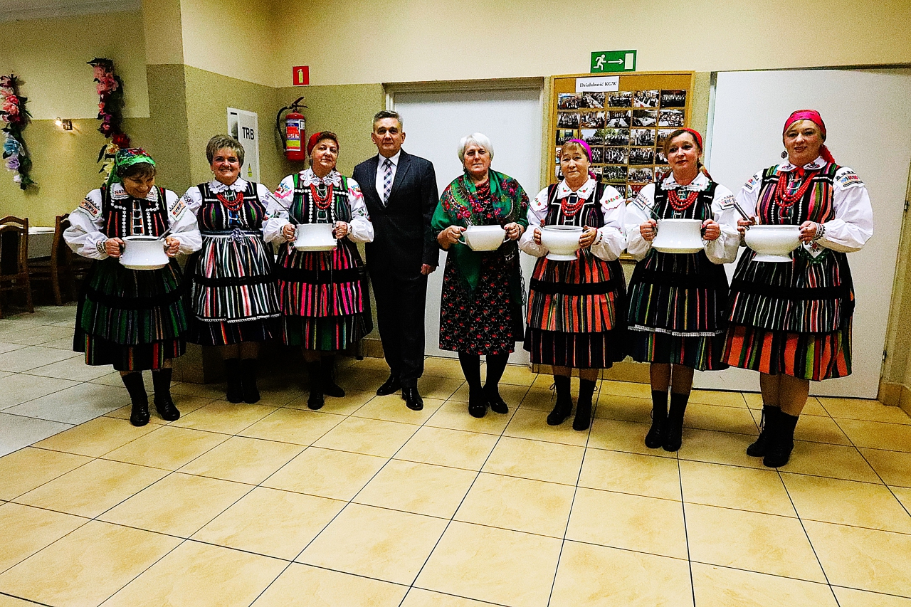 Uroczysty moment podania barszczyku