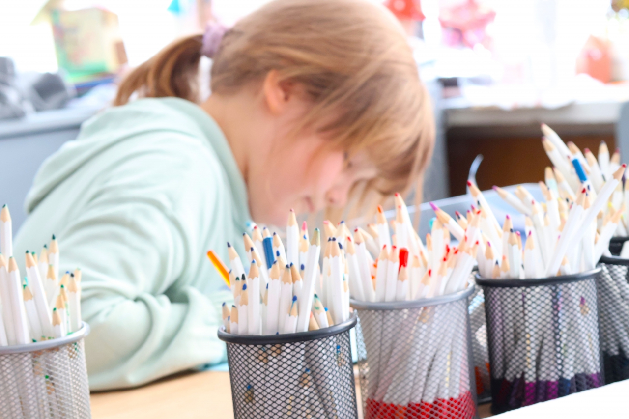 Dziewczynka&nbsp;z&nbsp;kredkami