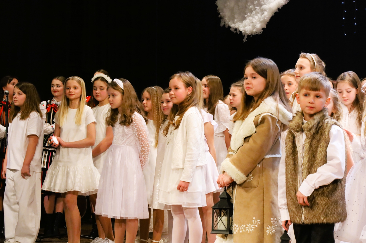 Dzieci na scenie MDK