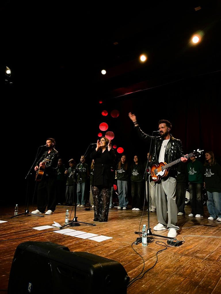 Zespół na scenie MDK Zespół na scenie MDK