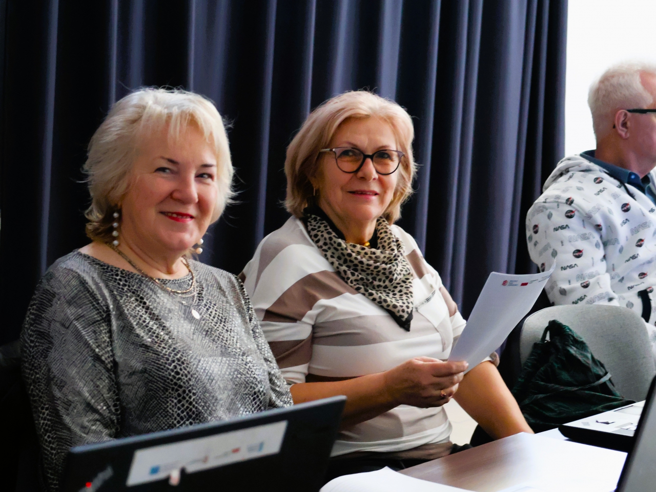 Panie na warsztatach komputerowych