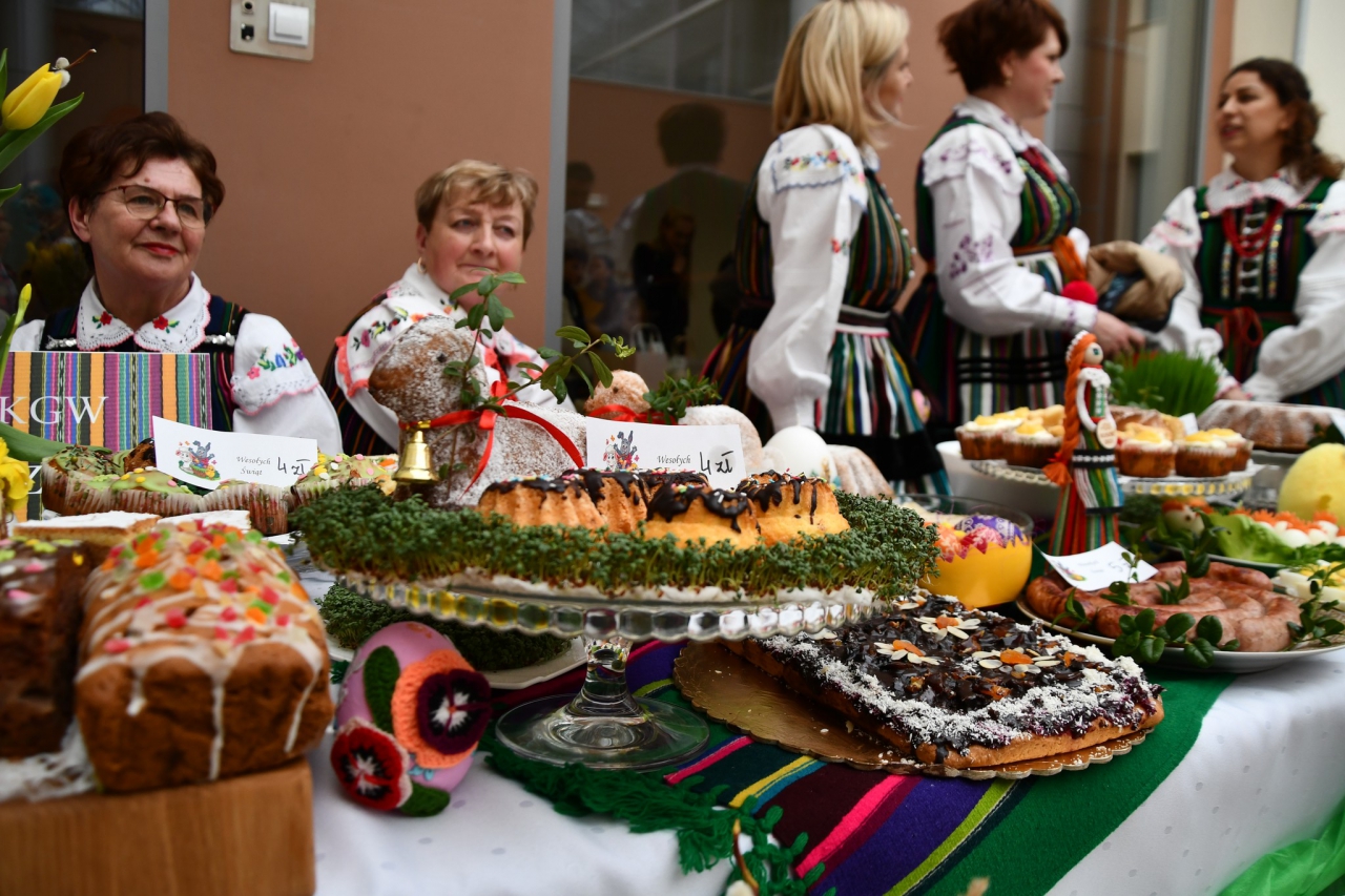 Stół&nbsp;z&nbsp;potrawami