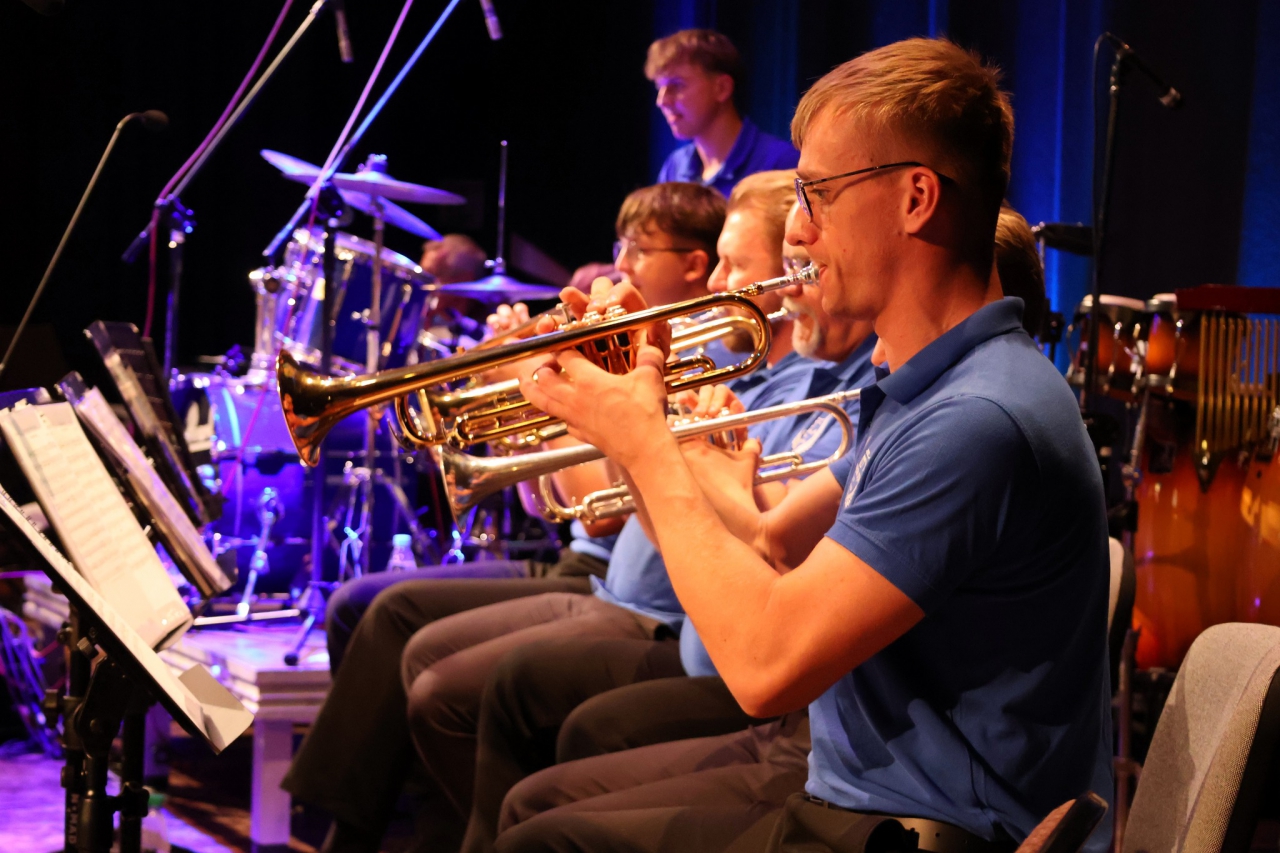 Orkiestra na scenie MDK Orkiestra na scenie MDK