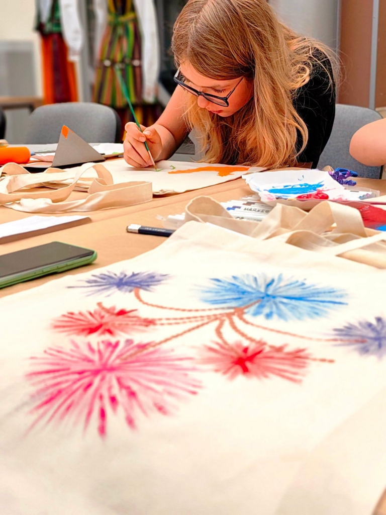 Stary wzór - nowa forma. Opoczyńskie dziedzictwo inspiruje kolejne pokolenia Stary wzór - nowa forma. Opoczyńskie dziedzictwo inspiruje kolejne pokolenia